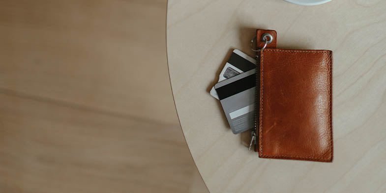 La importancia de usar una cartera de piel de hombre